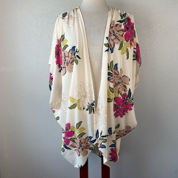 Umgee Tops - Umgee Floral Cardigan Style Blouse Top Size S EUC